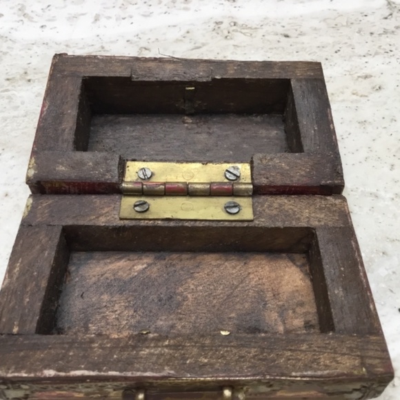 Vintage Miniature Wooden & Brass Treasure Trunk - Picture 8 of 8